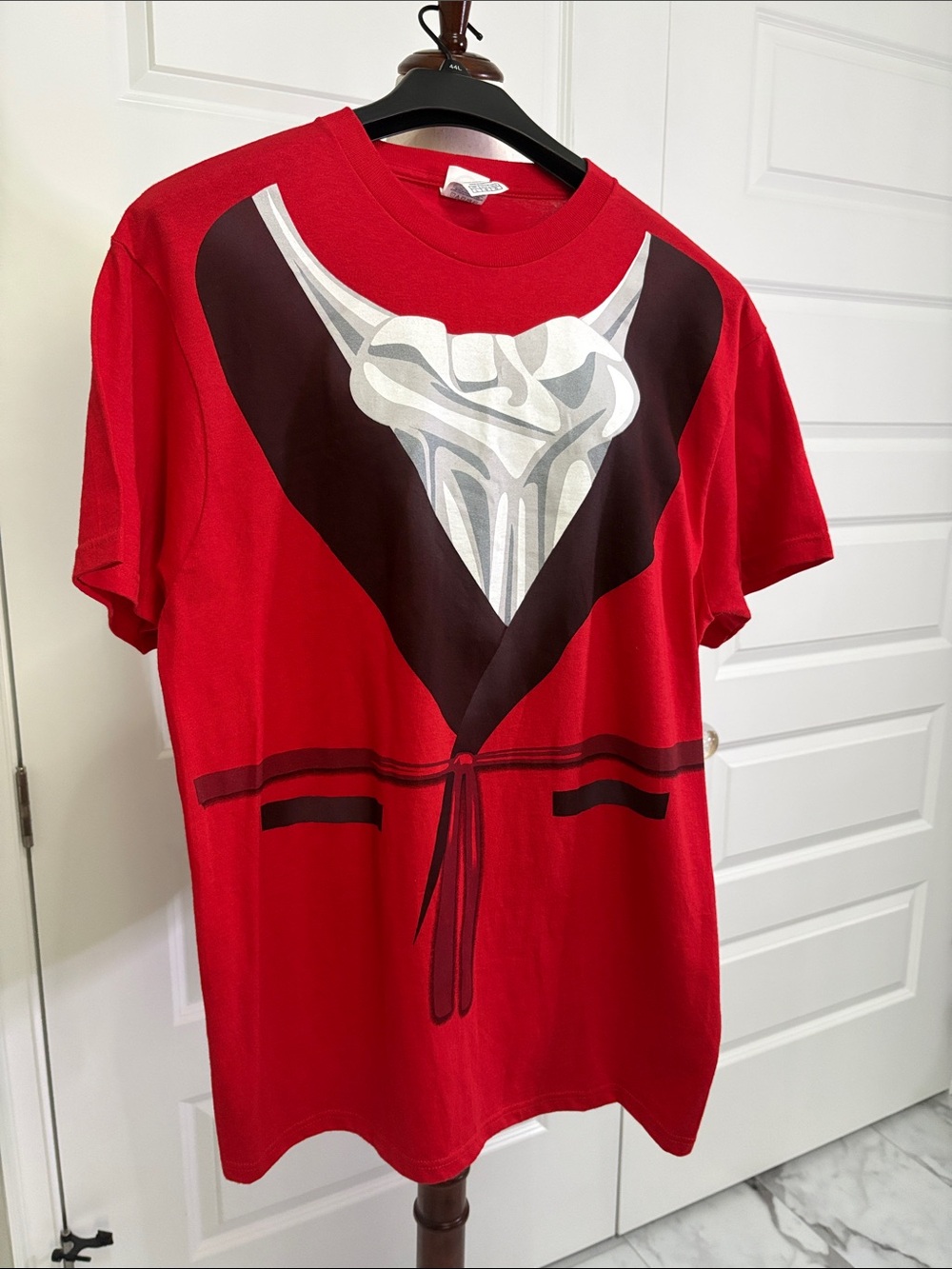 Delta Red Short-Sleeve Graphic Tee with Black and White Accent